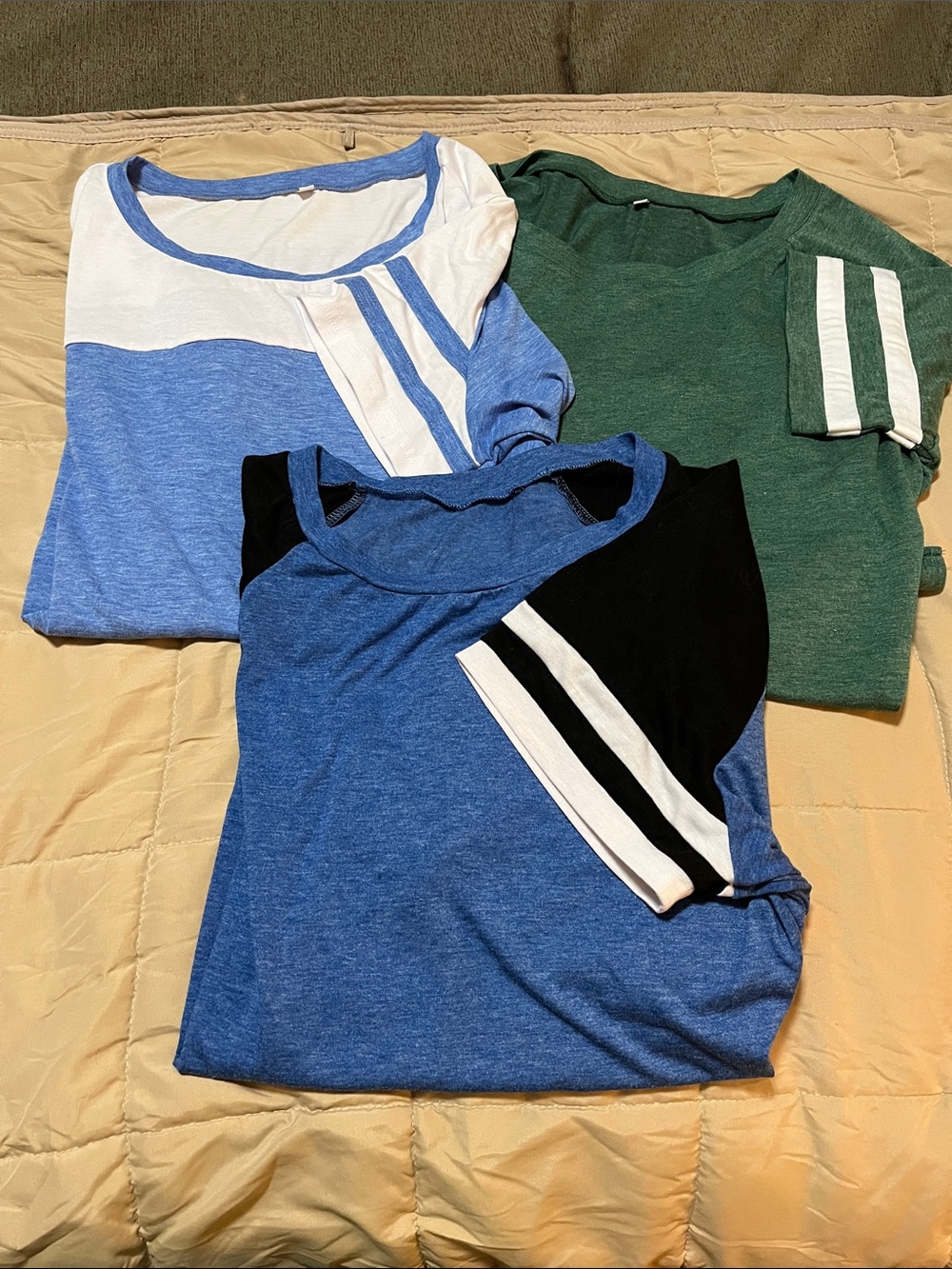 5–Women’s Short Sleeve Knit Tops—Size XL